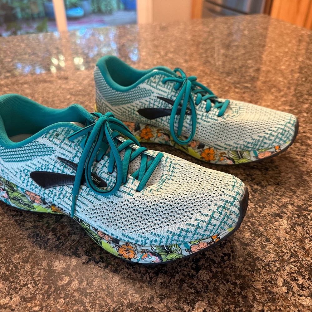 Brooks Revel 3 Tropical Collection women’s size 9.5 M